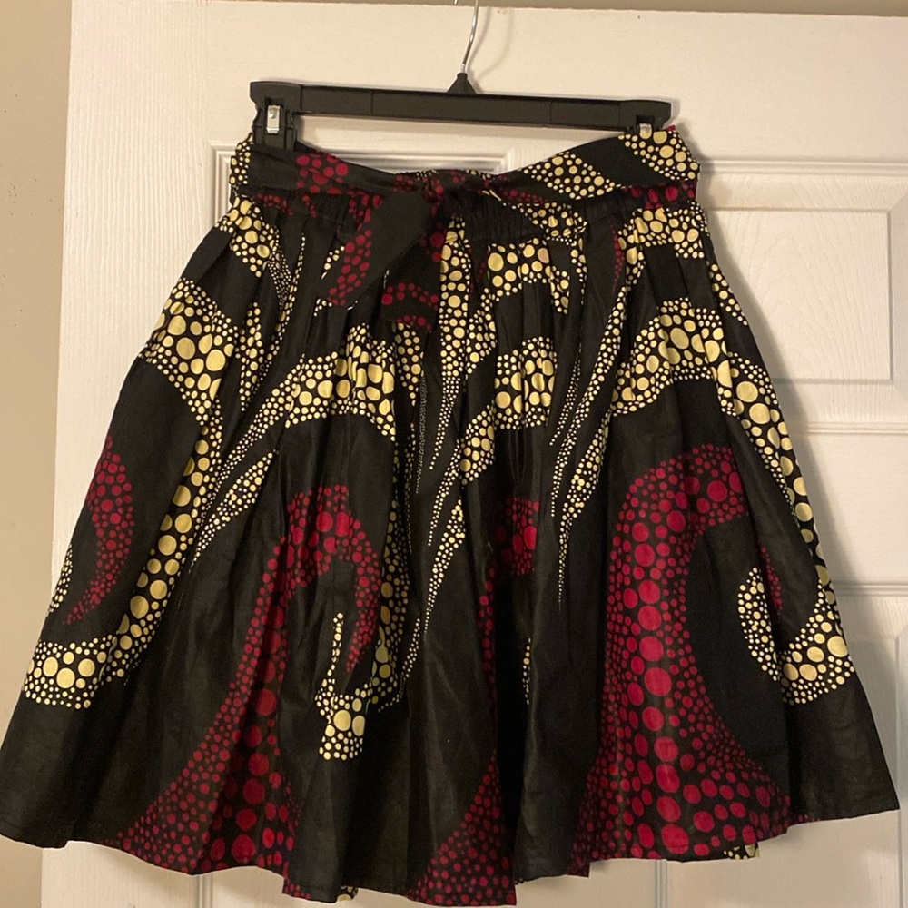 Black, red and cream African-style skirt w/pockets. Worn once! Elastic waist